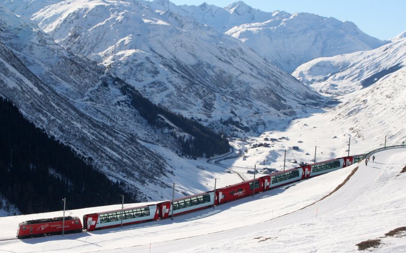 ภาพบรรยากาศบนรถไฟ Glacier Express เส้นทางชมวิวที่สวยที่สุด